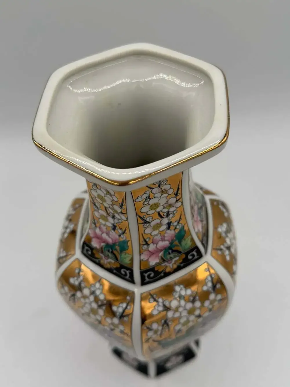 Heritage Mint Ming Dynasty Vase – Porcelain with Gold and Pheasant Design 10